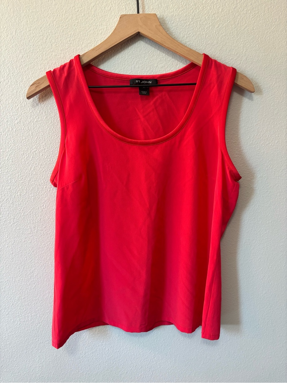 St. John Bright Coral-Red Scoop Neck Tank